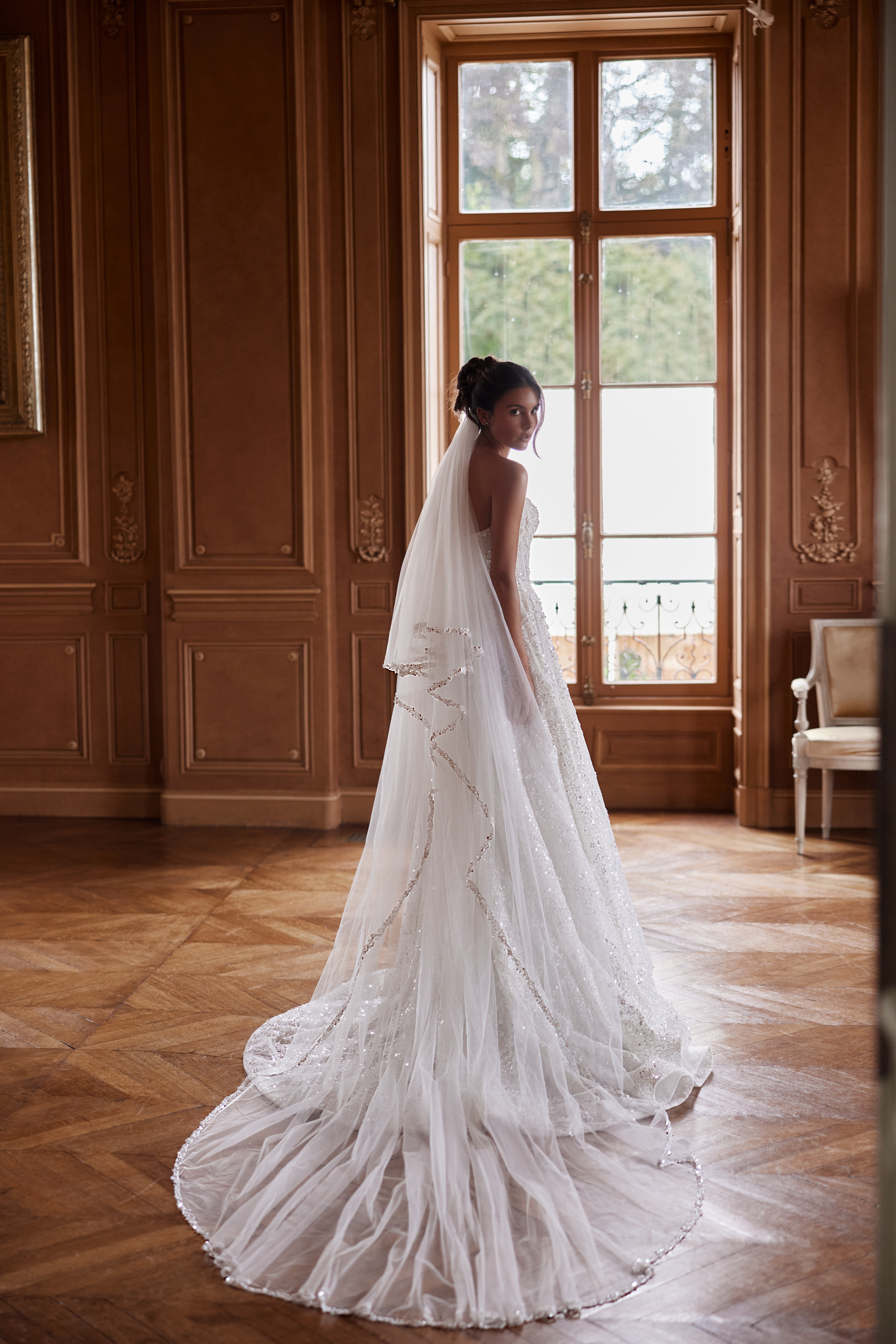 レイチューン　シラメデビルアイ　50フローティング Wedding Dress Dafne - YD18280 | Yedyna Wedding Studios